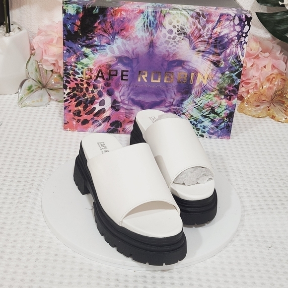 CAPE Robbin Mamo White/Blk Open Toe Chunky Heel Sandals Size 6 - Picture 1 of 10